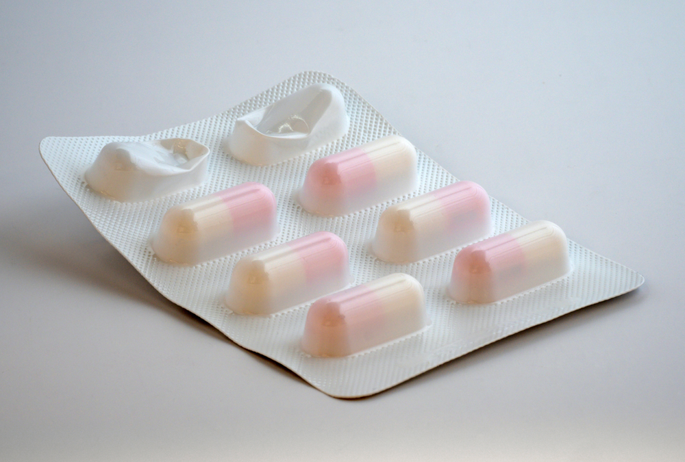 Are there non-medication options for treating migraines?